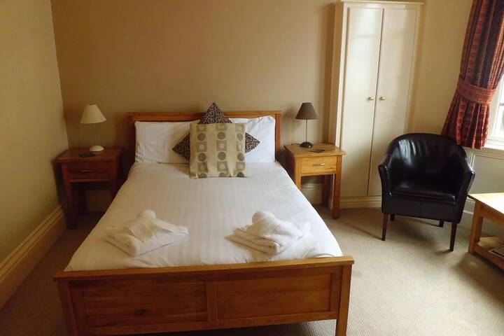 Room 4 of 19