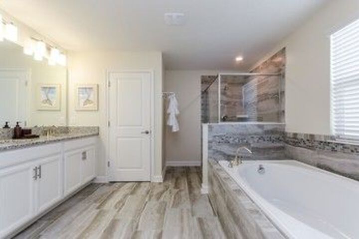 Room 2 of 32