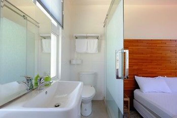 Room 2 of 32