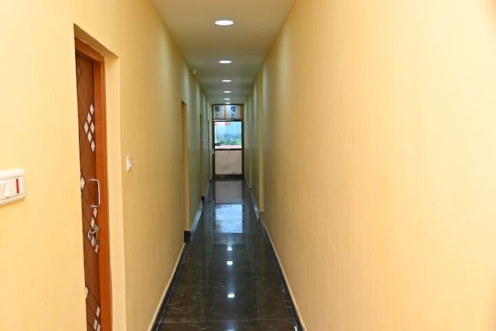 Ballroom/Hall 12 of 25