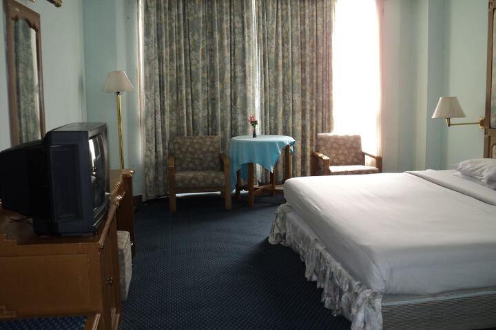 Room 11 of 40