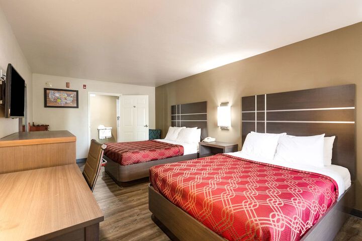 2 Queen Beds (7 of 21)