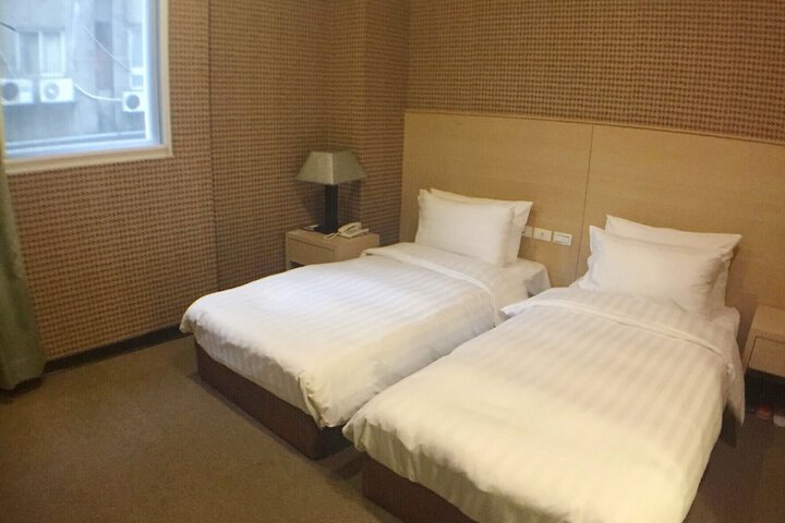 Room 9 of 34