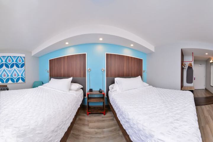 2 Queen Beds
