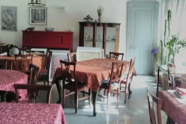 Dining 6 of 9