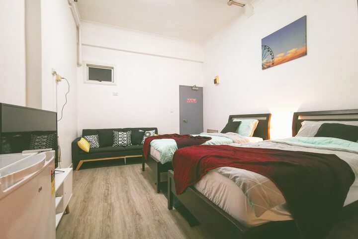 Room 3 of 83