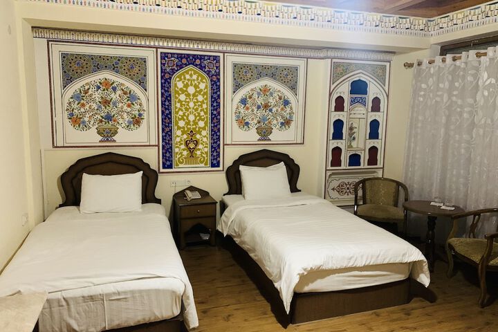 Room 6 of 68