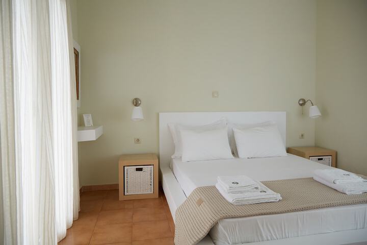 Room 11 of 42