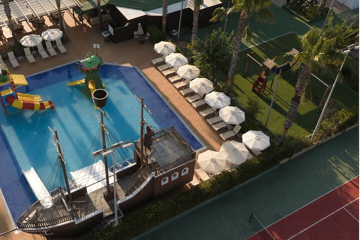 Hotel Pool