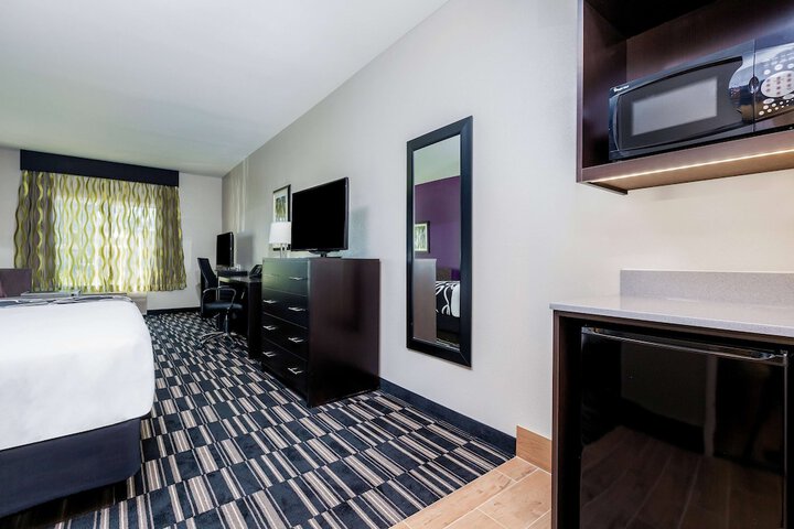 1 King Bed (8 of 11)
