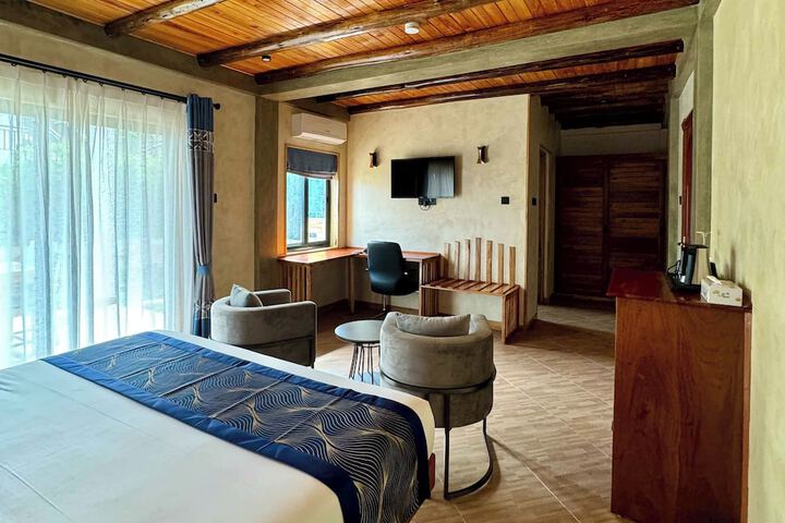 Room 5 of 33