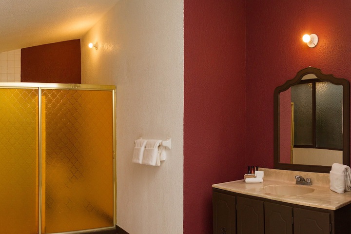 Room 4 of 37