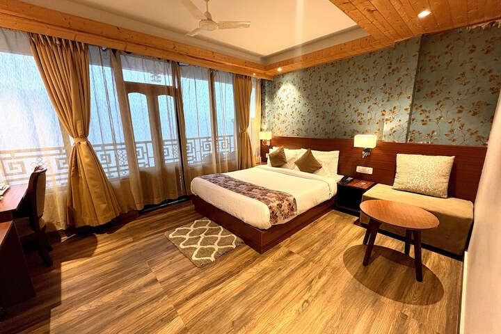 Room 8 of 34