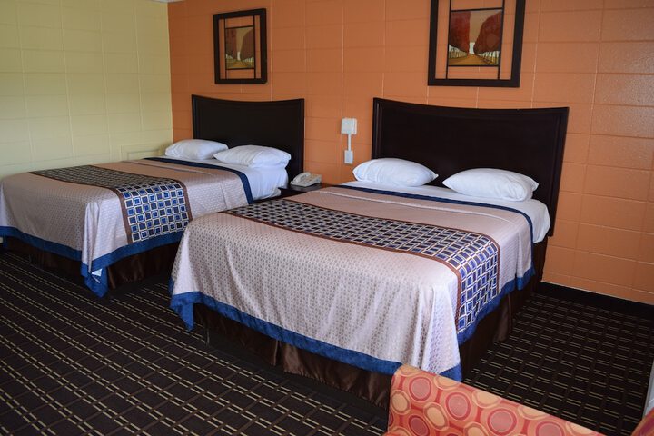 1 Queen Bed (2 of 55)