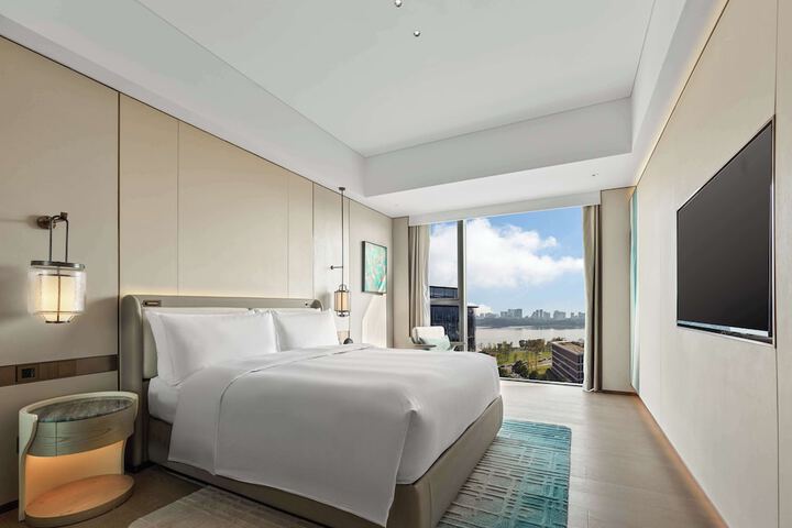 Room 15 of 90