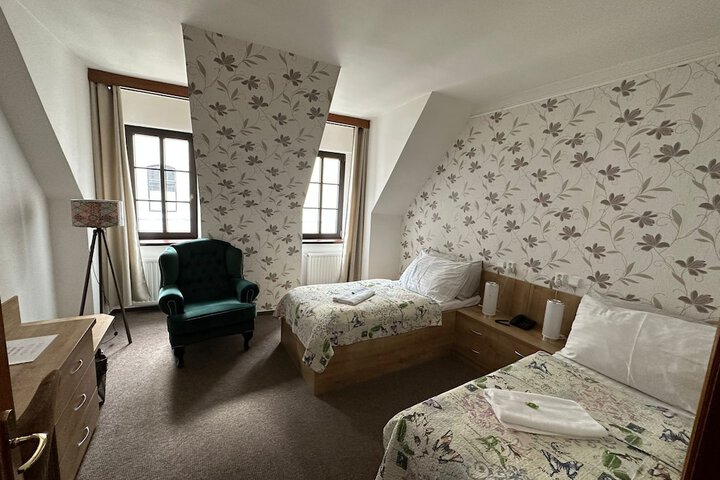 Room 17 of 38