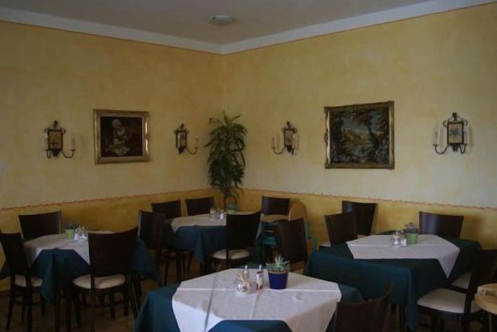 Dining 23 of 47