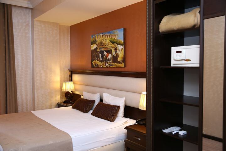 Room 35 of 122