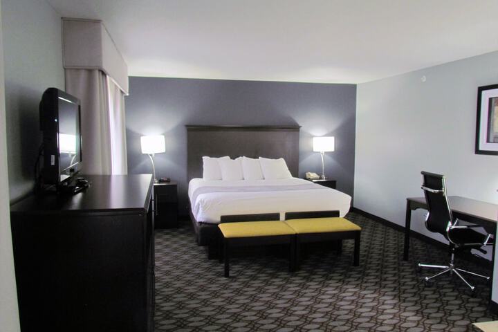 Basic King Bed (16 of 32)