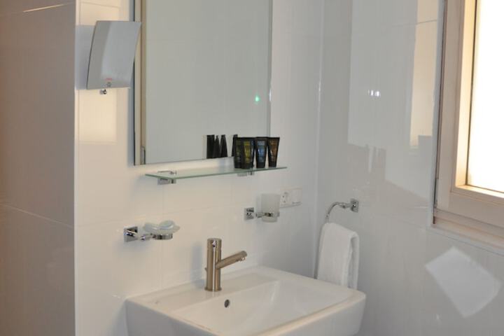 Room 40 of 42