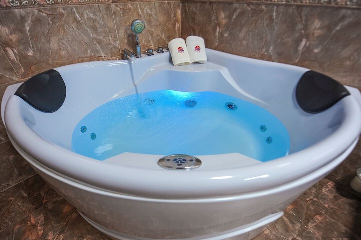 Hot Tub 74 of 107