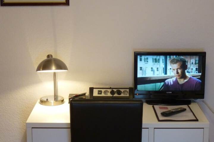 Room 25 of 38