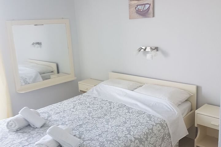 Room 4 of 48