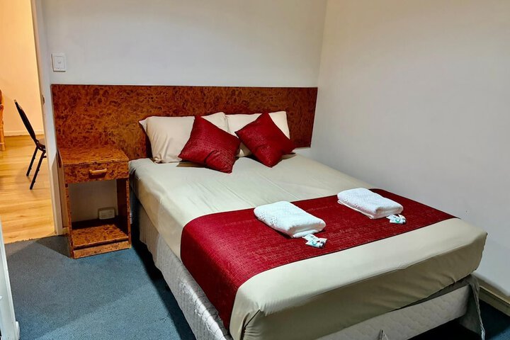Room 4 of 28