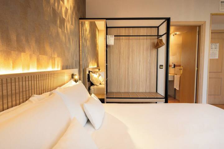 Room 26 of 65