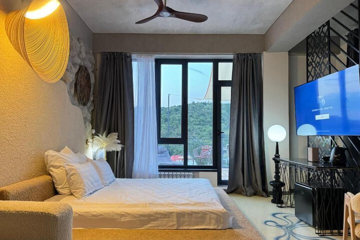 Room 17 of 38