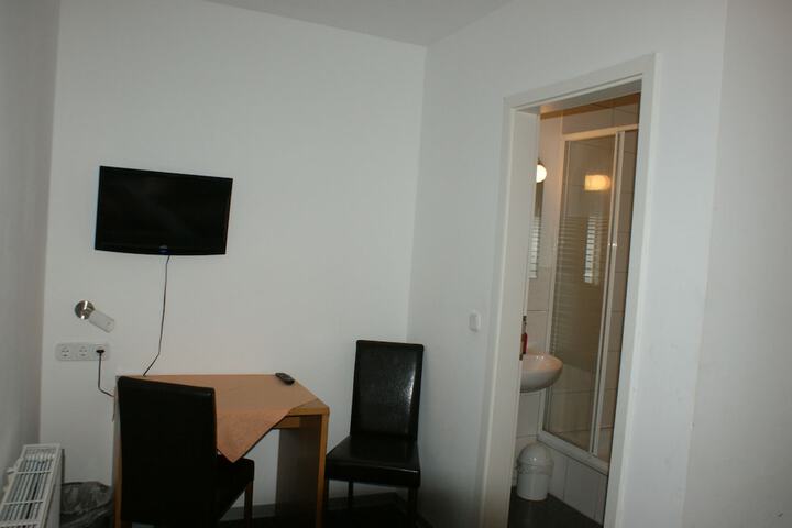 Room 7 of 39