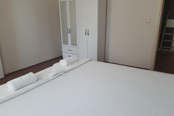 Room 5 of 14