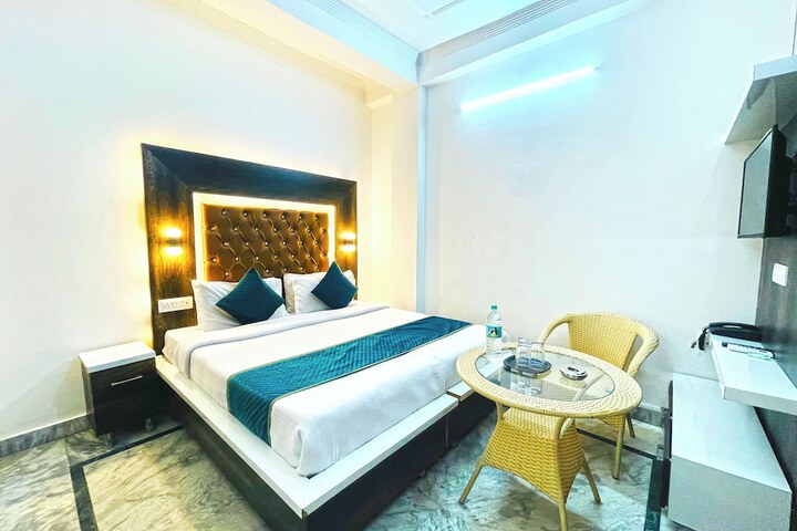 Room 15 of 33