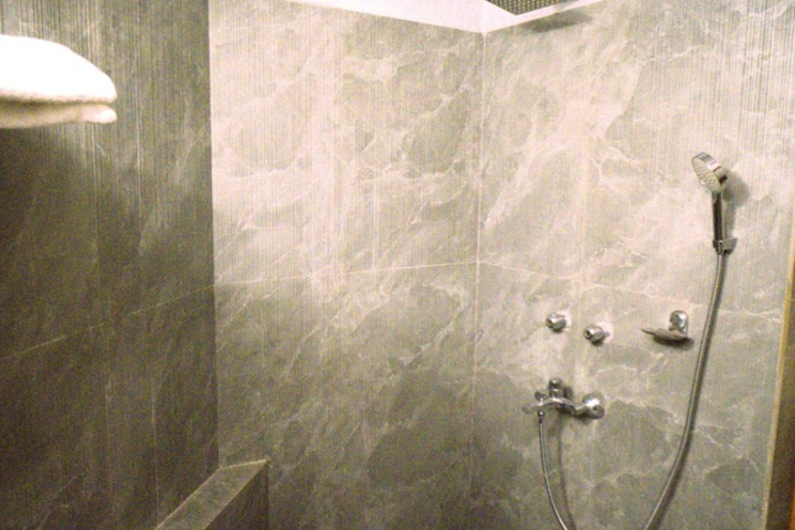 Room 33 of 79