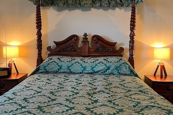 Room 12 of 84