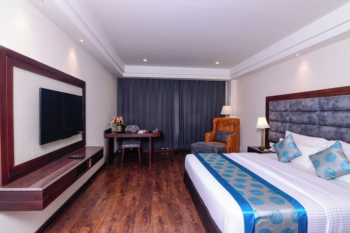 Room 8 of 32