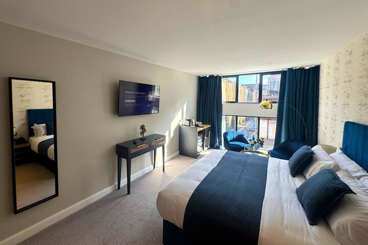 Room 11 of 37