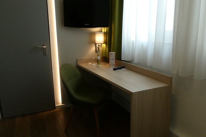 Room 16 of 45