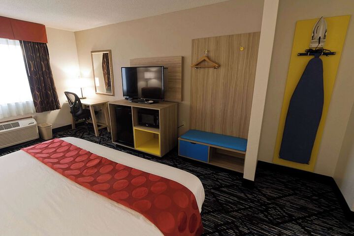1 King Bed (10 of 26)