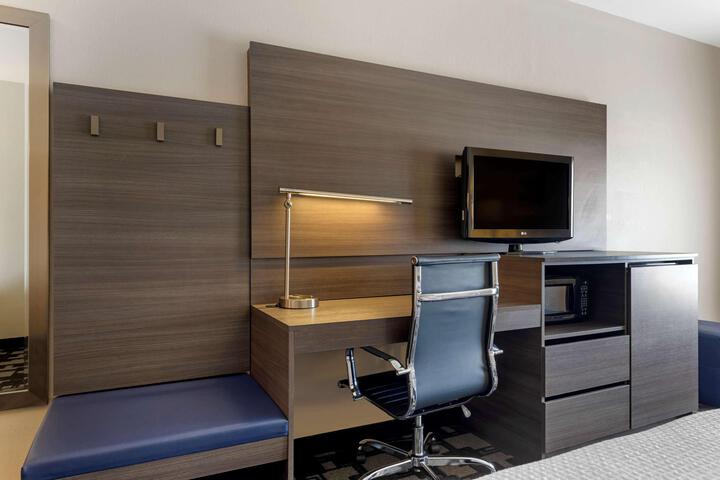 1 King Bed Microwave, Refrigerator High Speed Internet Accessible Full Breakfast (7 of 19)