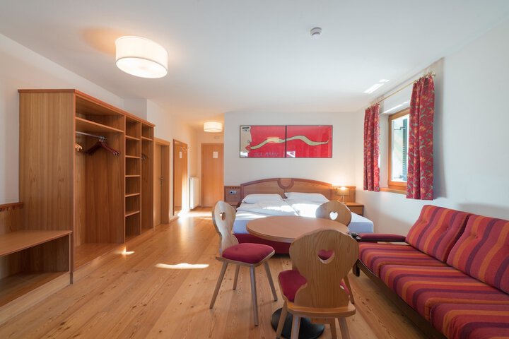 Room 7 of 79