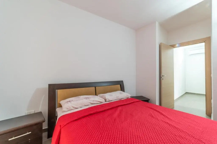Room 4 of 12