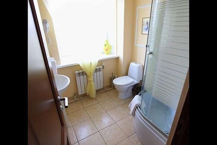 Room 9 of 93