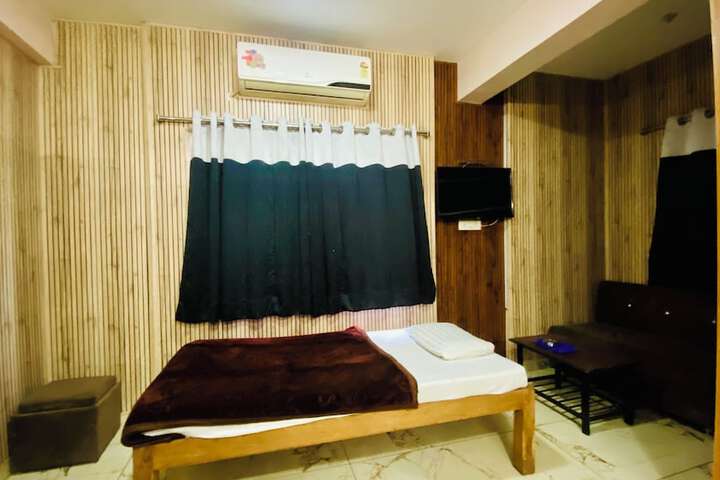 Room 19 of 34