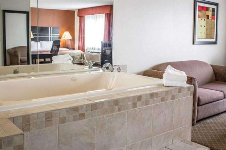 Jetted tub