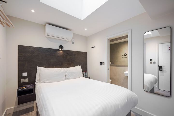 Room 46 of 87
