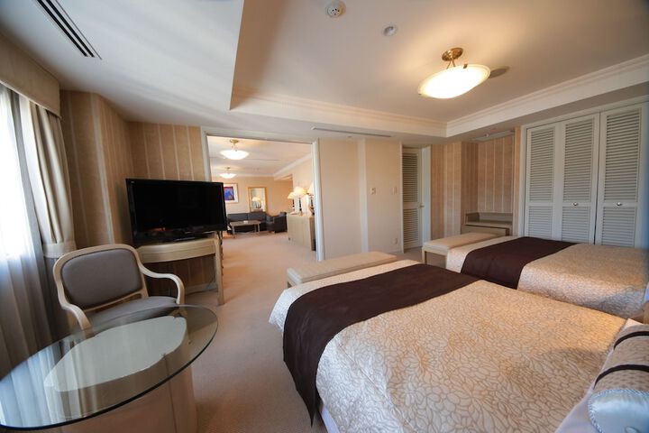 Room 12 of 43