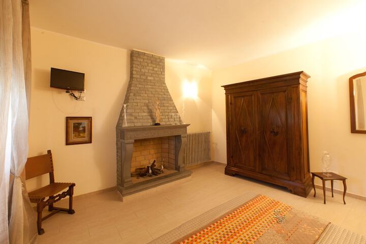 Room 4 of 112