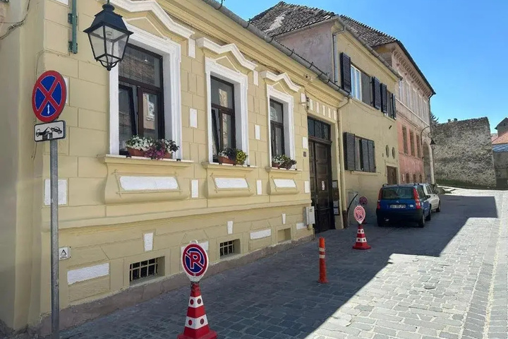 Albert Residence with Parking