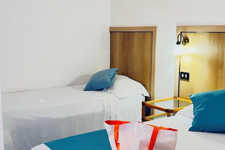 Room 27 of 102